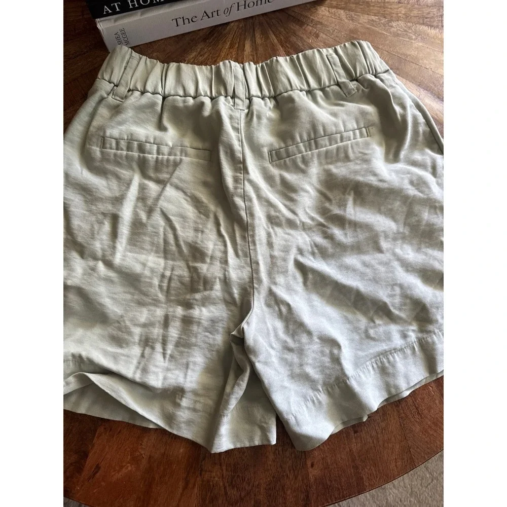 A‎ New Day light green short